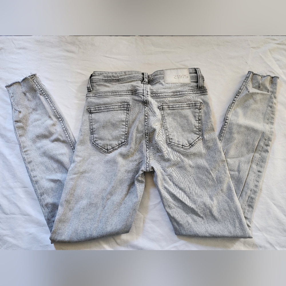 Zara Basic Light Grey Distressed Denim Jeans (sz … - image 4